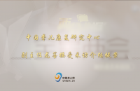 中国聋儿康复研究中心副主任龙墨接受采访介绍提案